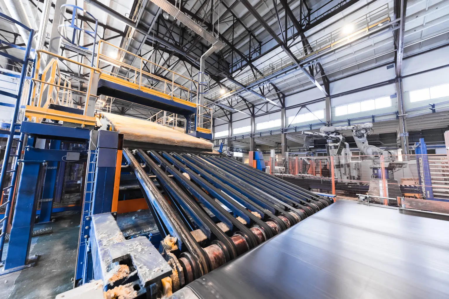 Aluminium profiles on a roller conveyor
